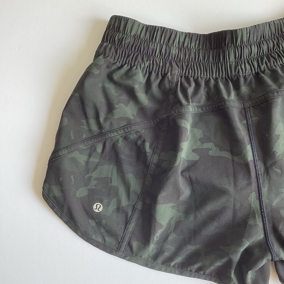 Lululemon Tracker Short V *4” incognito Camo Multi Gator Green Size 12 - Picture 6 of 6
